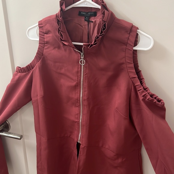 NWT Romeo & Juliet Couture long sleeve cold shoulder blouse in rose color Size L - Picture 4 of 6